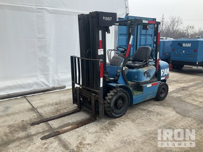 Kamatsu FG25T-14 9650 lb Cushion Tire Warehouse Fork Lift, 5K Forklift