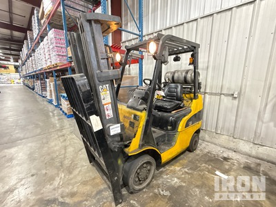 2005 (unverified) Cat C4000 3750 lb Cushion Tire Forklift