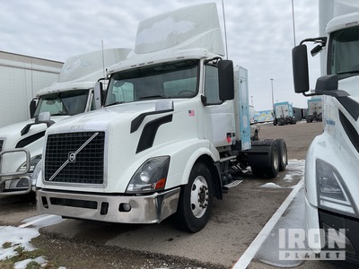 2014 Volvo VNM CNG 6x4 Cabeza Tractora Cabina Corta (Inoperable)