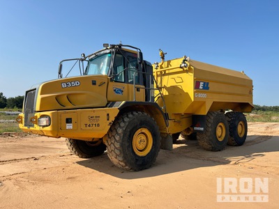 2013 Bell B35D 8000 gal 6x6 Articulated Water Truck