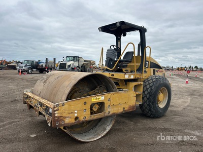 2005 Cat CS533E Walzenzug mit Glattmantelbandage