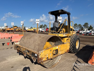 2005 Cat CS-533E Compacteur à tambour lisse