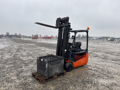 2015 Toyota 8FBET18 1600 kg Electric Forklift (Inoperable)