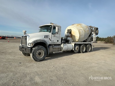 2016 Mack GU713 10x4 Camion hormigonera