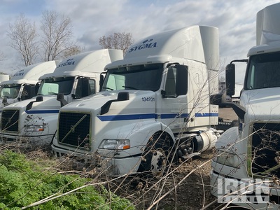 2015 VOLVO VNR64T 6x4 T/A Sleeper Truck Tractor (Inoperable)
