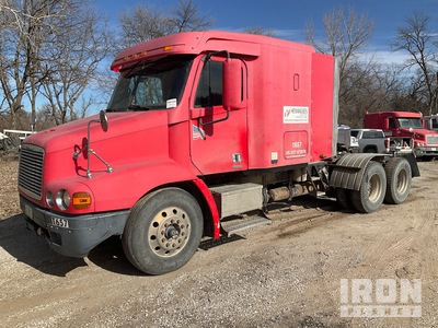 2004 Freightliner Columbia 112 6x4 تراكتور شاحنة كابينة النوم (ثنائية المحور)