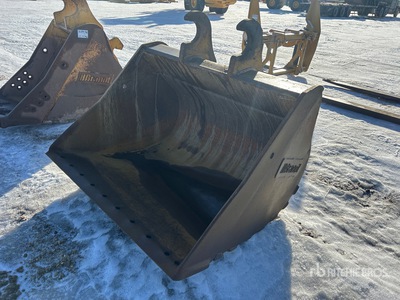 Brandt 57 in Q/C Cleanup Excavator Bucket - Fits John Deere 200