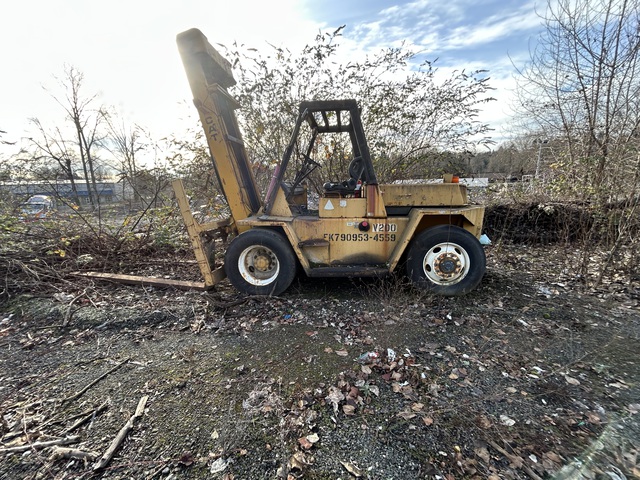 Cat V100F Pneumatic Tire Forklift (Inoperable)