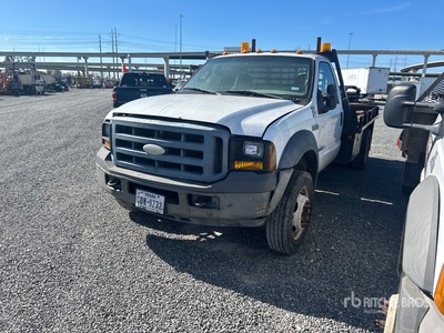 2007 Ford F-450 XL 4x2 Flatbed Truck