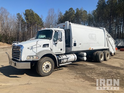 2013 Mack GU813 6x4 Rear Loader Autocarro per rifiuti