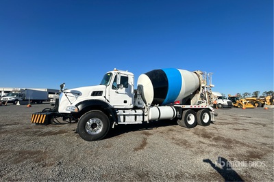 2015 Mack GU813 6x4 Betoniera
