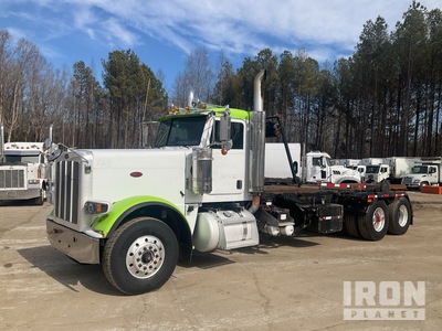 2010 Peterbilt 567 6x4 Roll-Off Truck