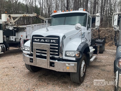 2012 Mack 700 GU700 6x4 Camión rodante