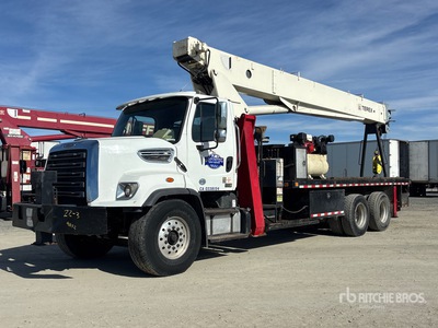 Terex BT5092 50000 lb Articulated Boom on 2013 Freightliner 108SD 6x4 Camion à Fèche