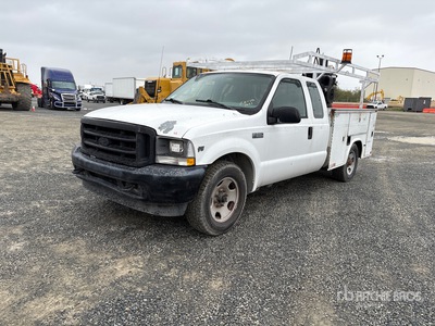 2002 Ford F-250 XL 4x2 Extended Cab Utility Truck