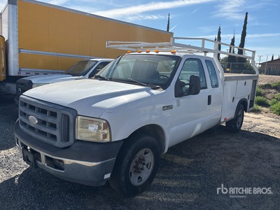 2006 Ford F-350 4x2 Extended Cab Utility Truck