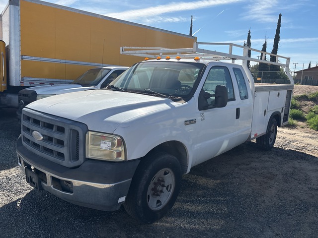 2006 Ford F-350 4x2 Extended Cab Utility Truck