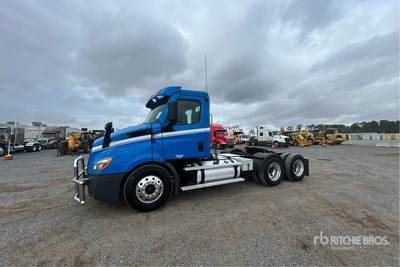 2020 Freightliner Cascadia 116 6x4 T/A Day Cab Truck Tractor