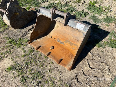 34 in Cleanup Excavator Bucket