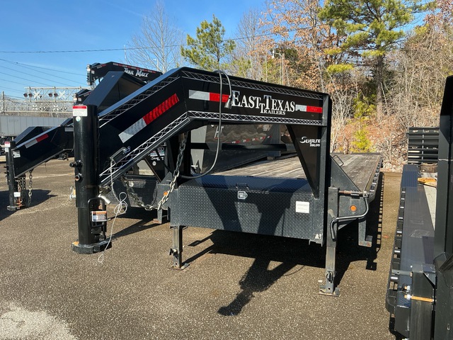 2025 East Texas 40 ft T/A Gooseneck Equipment Trailer