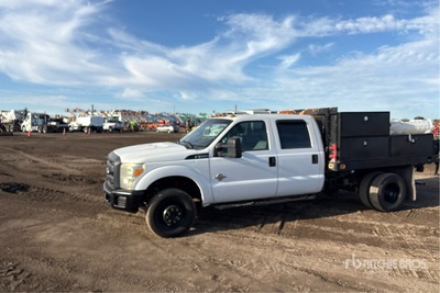 2015 Ford F-350 XL 4x4 Crew Cab Flatbed Truck