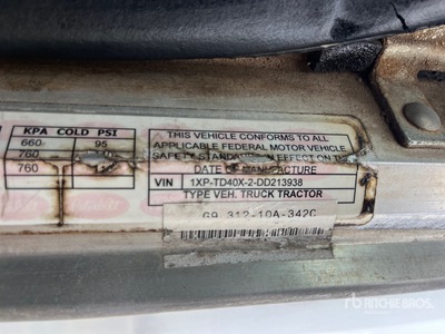 2013 Peterbilt 367 T/A Day Cab Truck Tractor