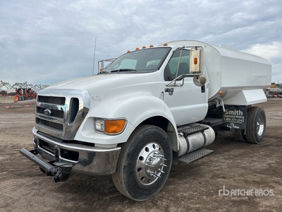 2011 Ford F-750 4x2 Camion à eau