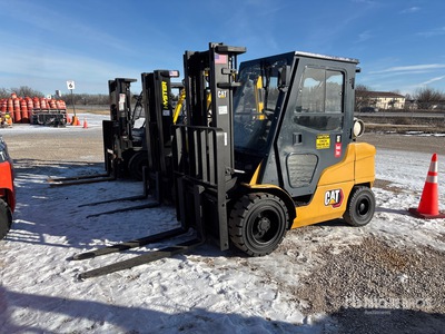 2020 Cat GP30N 6000 lb Pneumatic Tire Heftruck