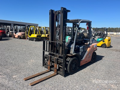 2014 Toyota 8FG35U 8000 lb Pneumatic Tire Chariot Élévateur