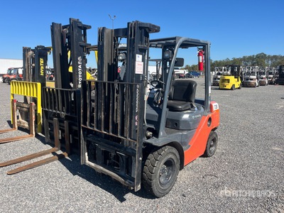2015 Toyota 8FDU25 4500 lb Pneumatic Tire Chariot Élévateur