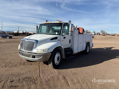 2002 International 4300 4x2 Autocarro officina