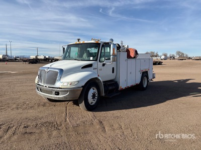 2002 International 4300 4x2 Service Truck