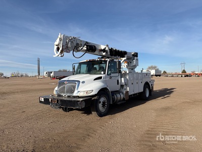 Altec on 2017 International 4300 4x2 Camion pelle