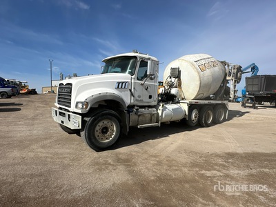 2016 Mack GU713 10x4 Camion hormigonera