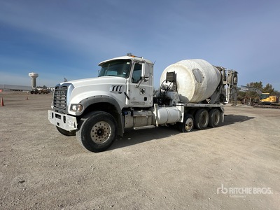 2016 Mack GU713 10x4 Camion hormigonera