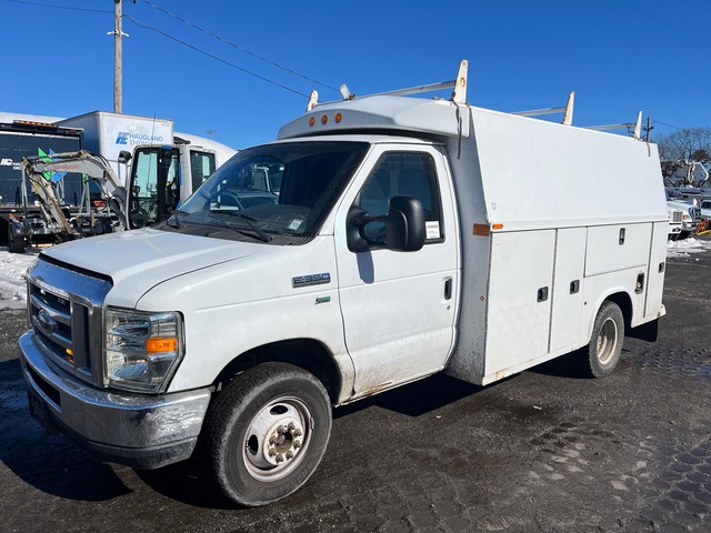 2016 Ford E-350 4x2 Utility Truck