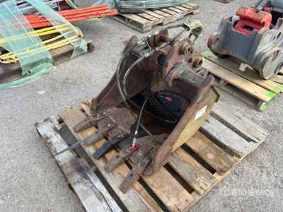 24 in Q/C Digging Excavator Bucket - Fits Bobcat