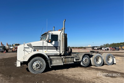2007 Kenworth T800 8x4 Tri/A Day Cab Truck Tractor