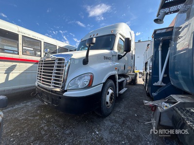 2019 Freightliner Cascadia 125 6x4 Cabeza Tractora Cabina Dormitorio (Inoperable)