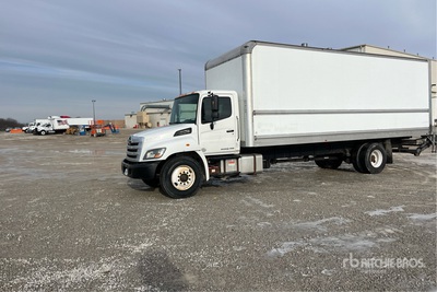 2019 Hino 268 4x2 شاحنة فان