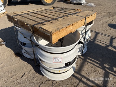 Quantity of (8) 11R22.5 を見 Wheels (Unused)
