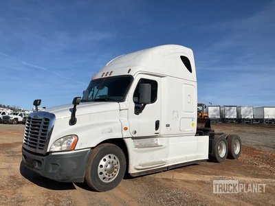 2014 Freightliner Cascadia تراكتور شاحنة كابينة النوم (ثنائية المحور)