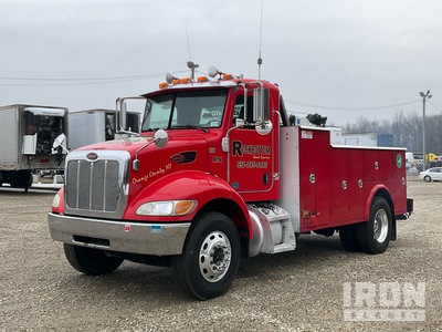 2009 Peterbilt 335 4x2 Camion de servicios