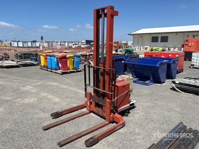 BT BTLST1350H8 1200 kg Electric Stacker