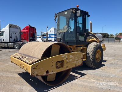 2005 Cat CS-563E Smooth Drum Compactor