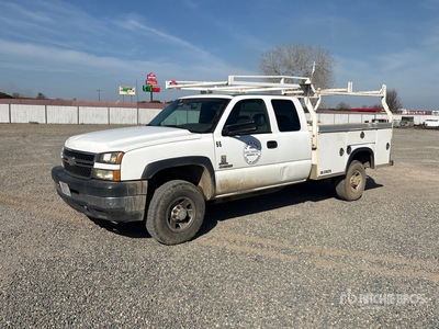 2007 Chevrolet Silverado 3500 4x4 Extended Cab Utility Truck