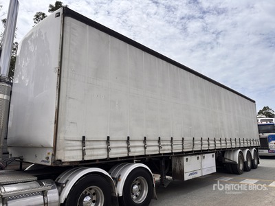1993 Freighter Curtain Side Trailer