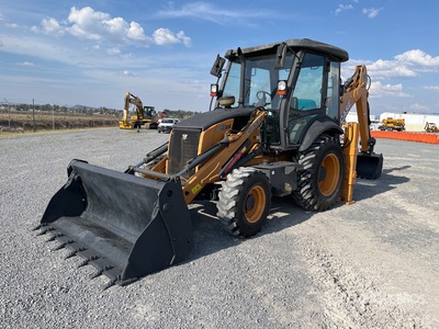 2017 Case 851EX-SS 4x4 Retroexcavadora / Baggerlader