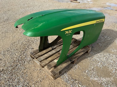 John Deere 7430 Tractor Hood Divers - Équipement agricole