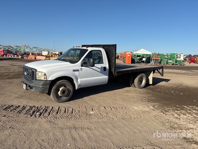 2006 Ford F-350 XL 4x2 Flatbed Truck